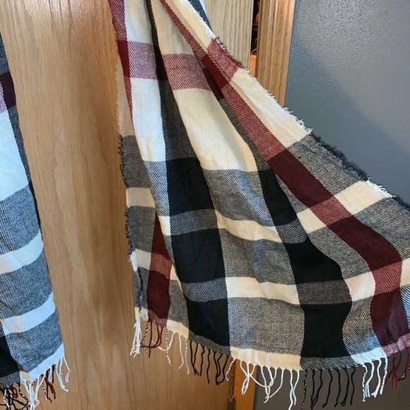 Light Scarf - Picture 4 of 4